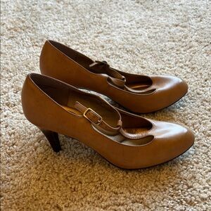 Kelly & Katie Brown T-Strap Heels Size 6.5